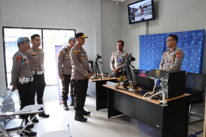 
					Cek Pelayanan Publik, Kapolres Tana Toraja : Pastikan Pelayanan Prima Kepada Masyarakat